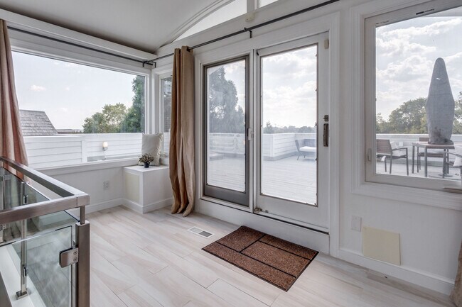 Building Photo - 4611 Charleston Terrace NW