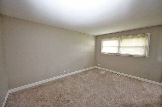 Building Photo - 122 Lela Ln