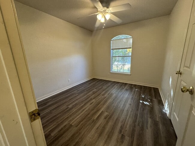 Building Photo - 305 Grizzly Trail