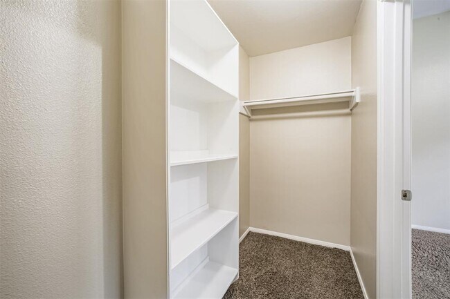 Building Photo - 15810 Cypress Hall Dr