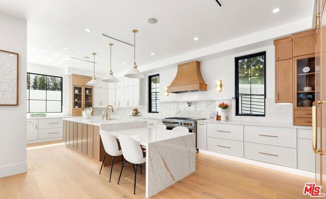 Building Photo - 2565 Patricia Ave