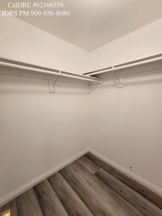 Building Photo - Corona 2 Bedroom Condo