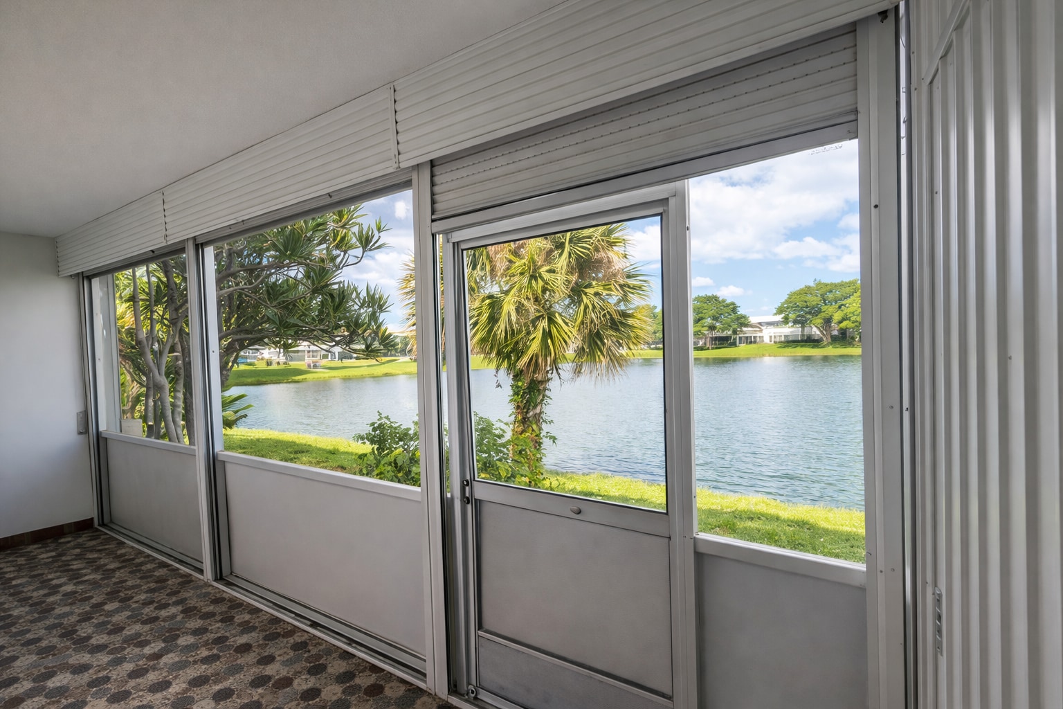 Building Photo - 222 Somerset L