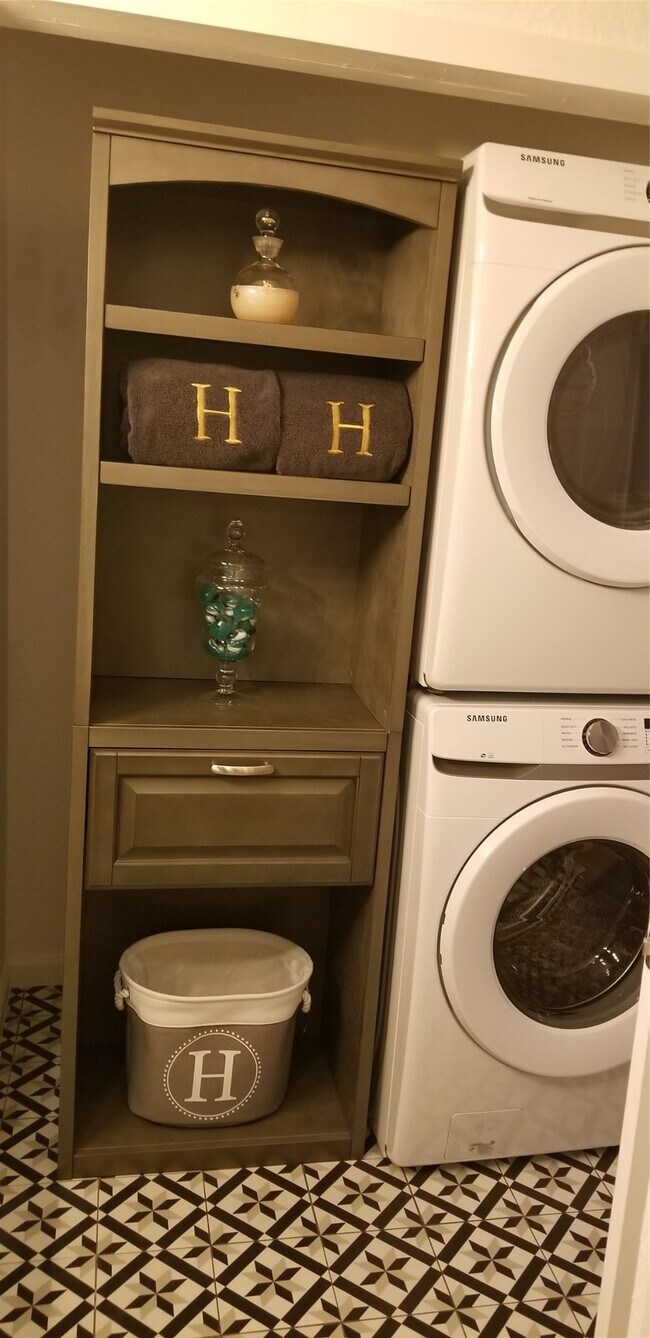 Building Photo - 500 Ferry Rd