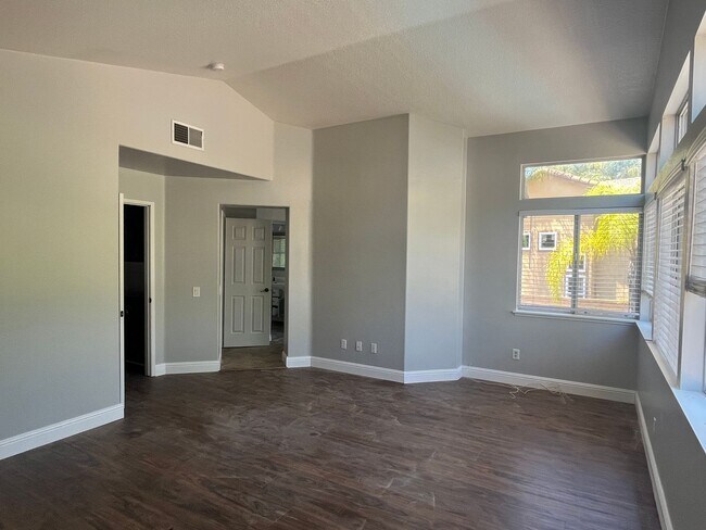 Building Photo - 4 Bedroom/2.5 Bath Home with Pool in Chino...