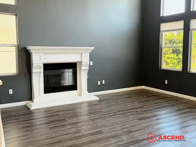 Building Photo - 2-Story Home In Southwest!