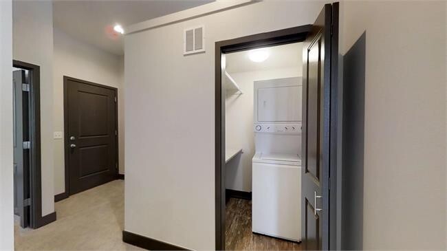 Building Photo - Updated Loft Apartment in the Heart of Dow...