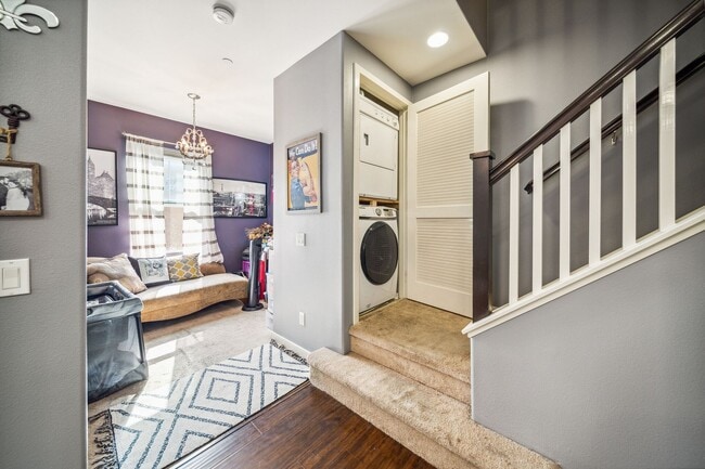 Building Photo - Charming 2-Bed / 2.5-Bath Townhouse in the...