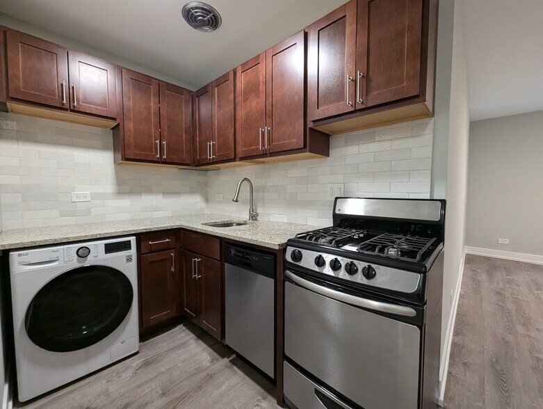 Building Photo - 456 W Barry Ave