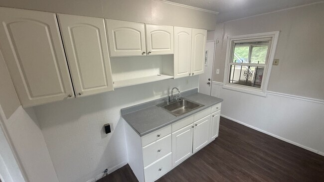 Building Photo - Single family