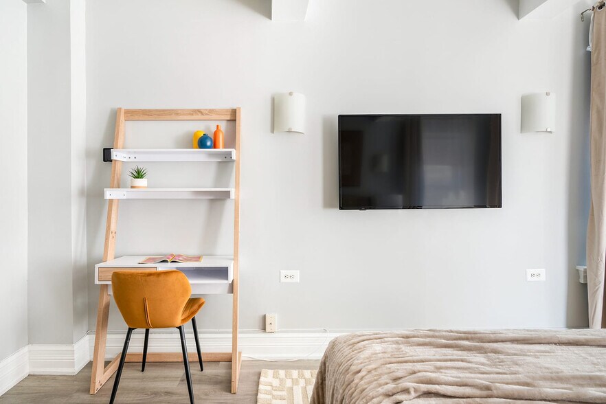 Building Photo - 240 W 73rd St