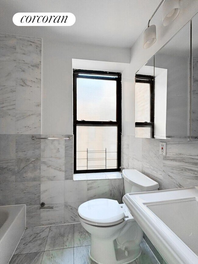 Building Photo - 567 W 125th St
