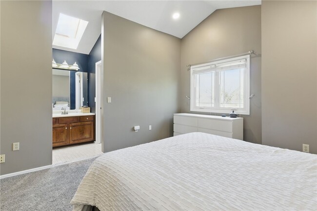Building Photo - 12 White Oak Bend