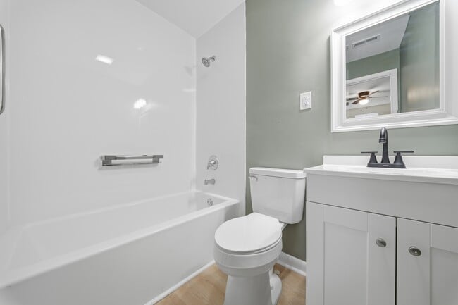 Building Photo - 3021 Menands Dr