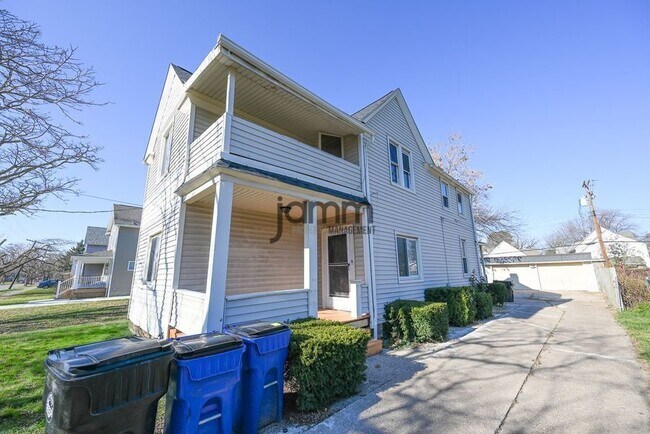 Building Photo - 6616 Wakefield Ave