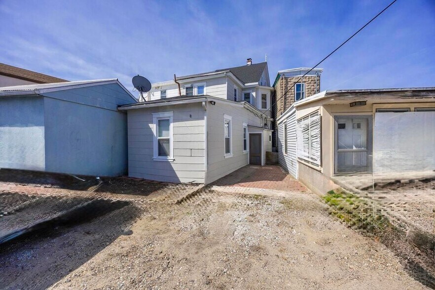 Building Photo - 117 S Pavilion Ave