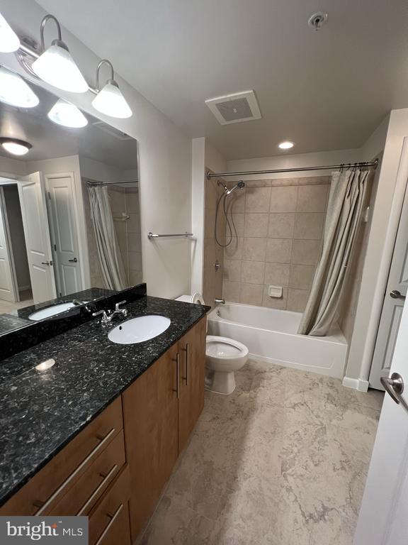 Building Photo - 1021 N Garfield St