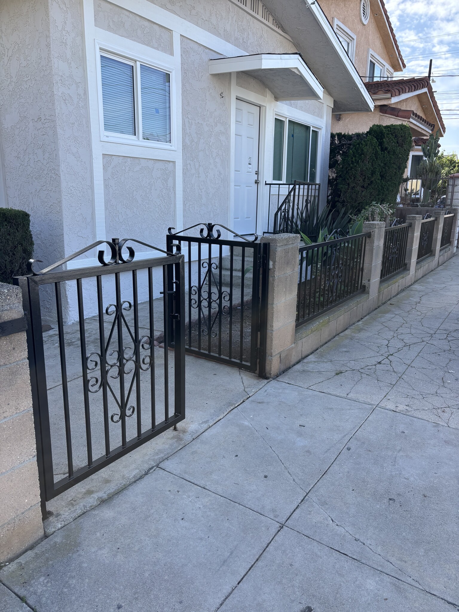 Building Photo - 583 W 16th St