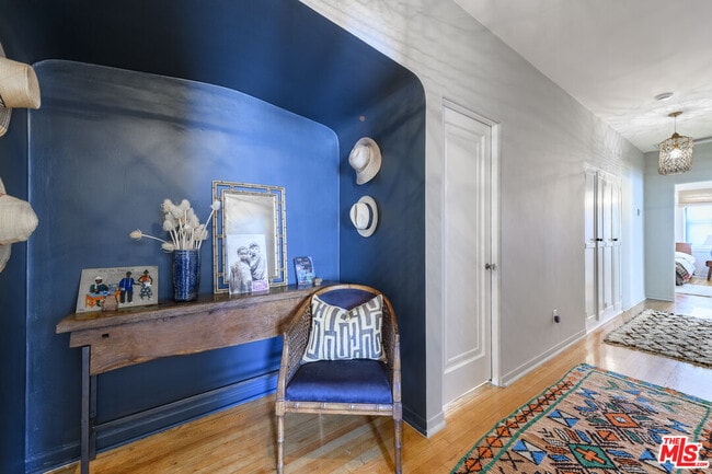 Building Photo - 148 S Orange Dr