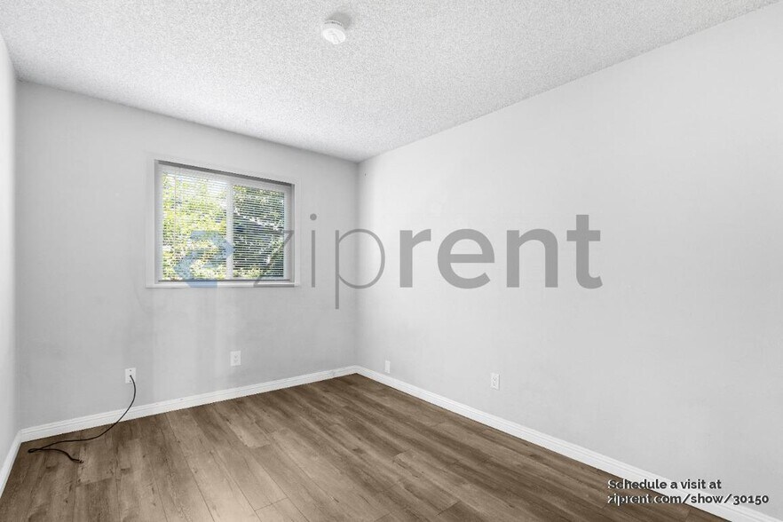 Building Photo - Unit