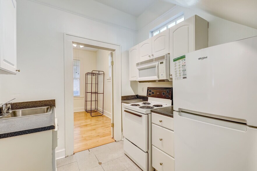 Building Photo - 521 E 37th St