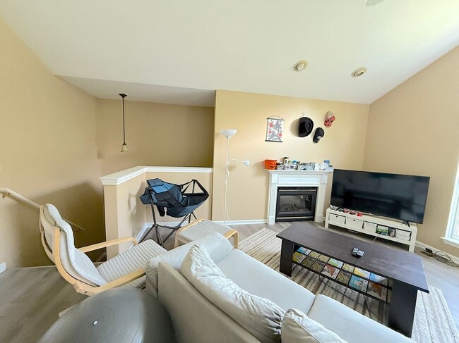 Building Photo - 14201 Chesapeake Cir