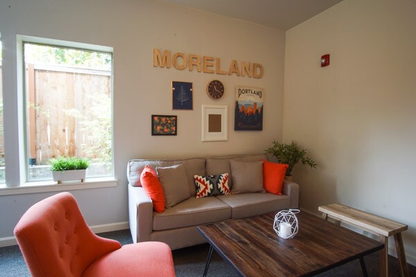 Building Photo - Great 1 Bdr w/Washer/Dryer and Private Balcony!