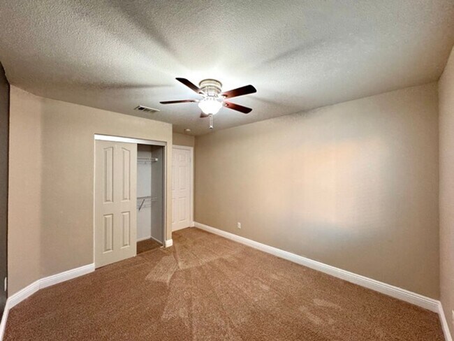 Building Photo - Beautiful 4 Bedroom Murrieta Home with Sol...