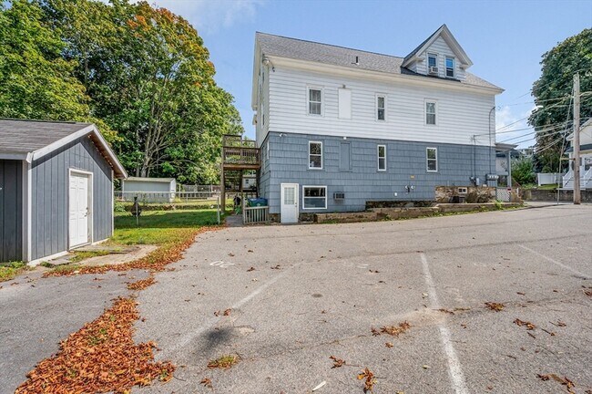 Building Photo - 18 Epping St