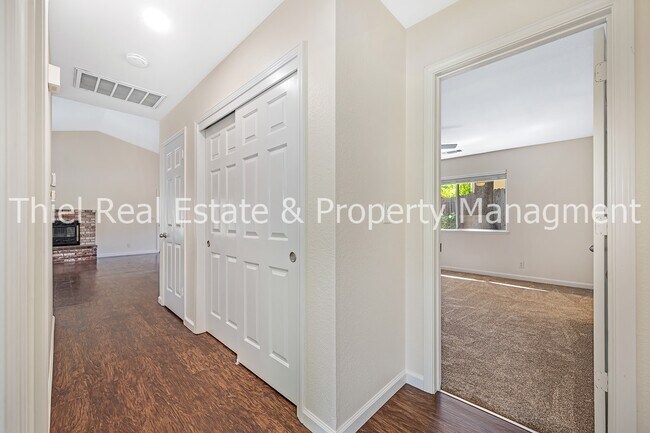 Building Photo - 2277 Knollwood Dr