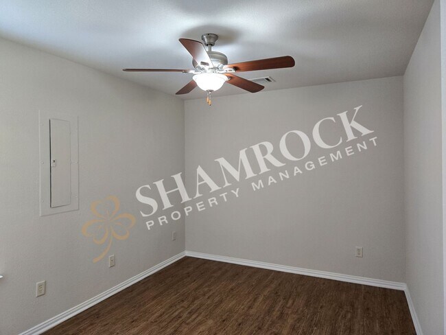 Building Photo - Sunwest Village Duplex