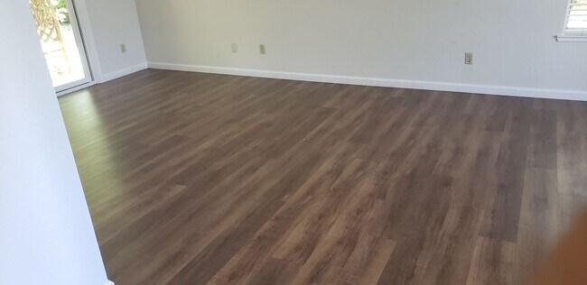 Building Photo - 19080stonegateroad.is4lease.com