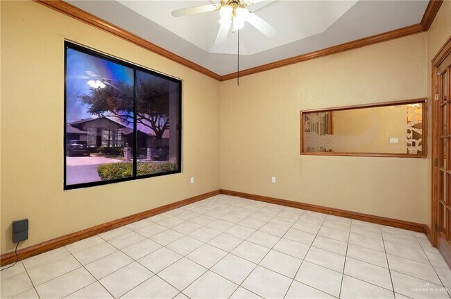 Building Photo - 604 Crystal Dr