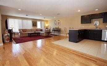 Building Photo - 10 Church St