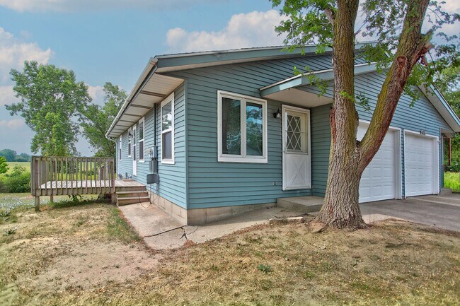 Building Photo - Private & Cozy Duplex In Prime Holland Loc...