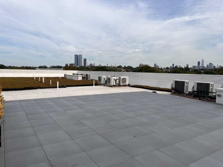 Building Photo - 130 Mallory Ave