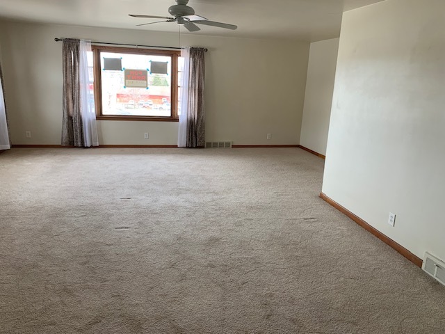 Extra Large Living Area - 8 S Lincolnway St