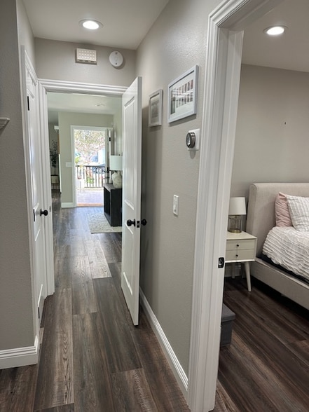 Building Photo - 15422 Norwich Cir