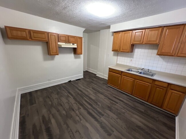 Building Photo - 808-810-810 Reinhard Ave