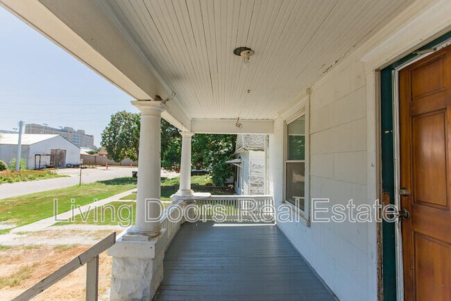 Building Photo - 1025 N 8th St