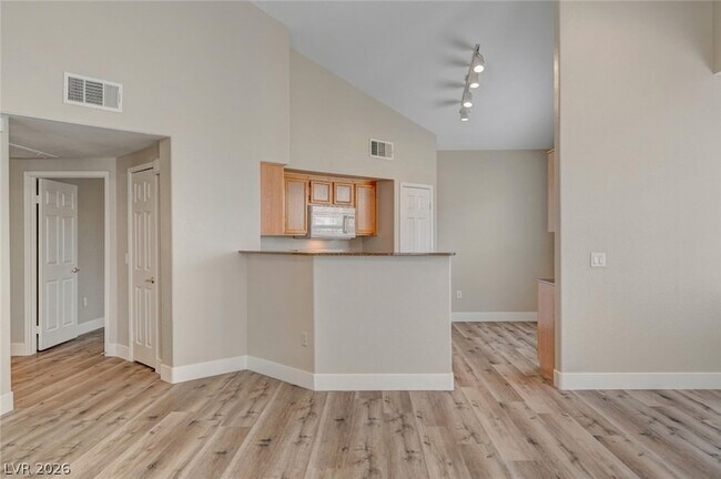 Building Photo - 10550 W Alexander Rd