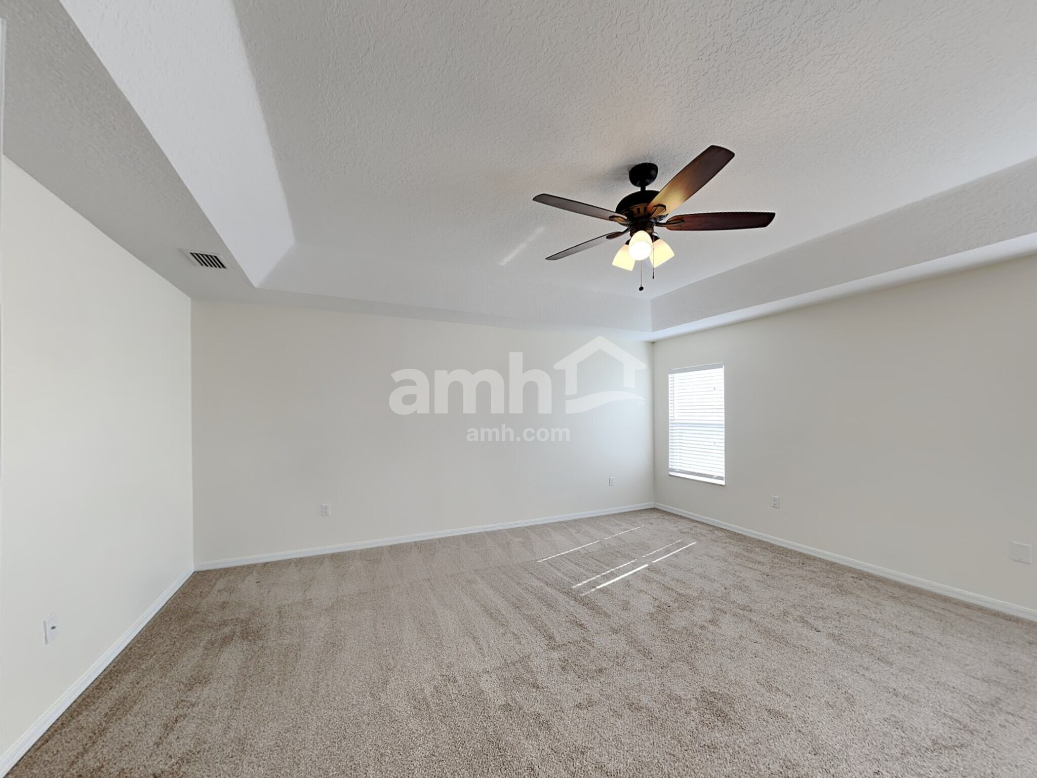 Building Photo - 19554 Timberbluff Dr