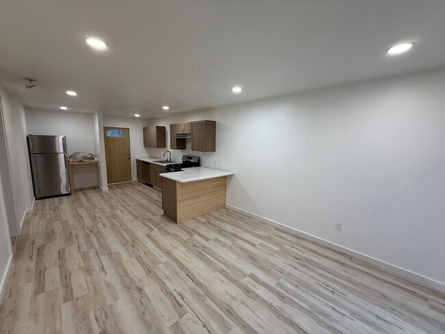 Building Photo - Newly Remodeled | All Utilities Included | AC + Heat | Move-In Ready