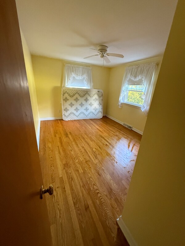 Building Photo - 512 Oakridge Dr