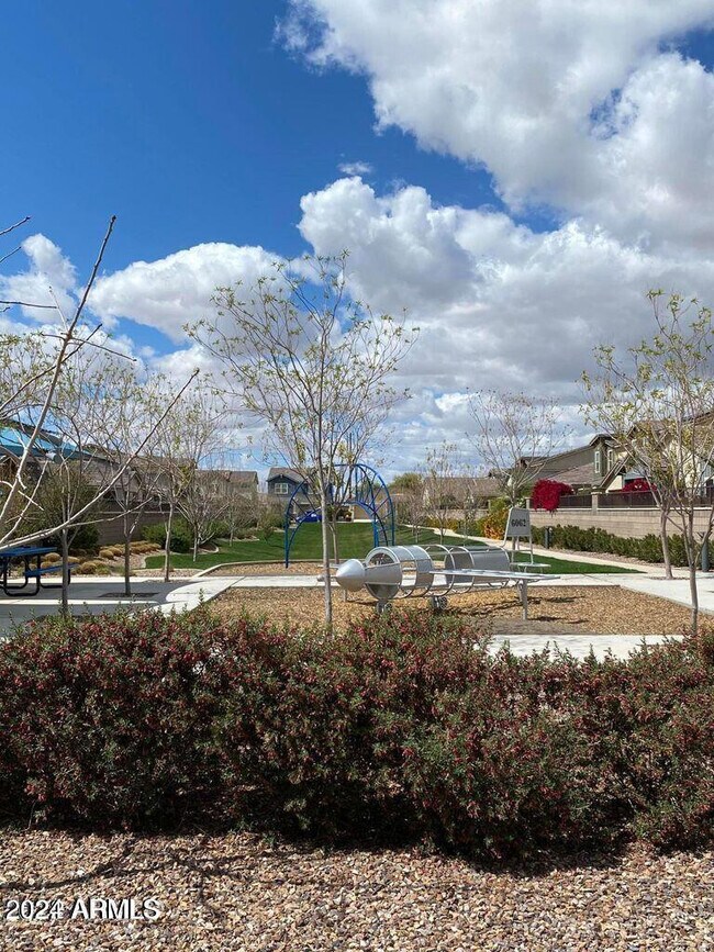 Building Photo - 2082 E Lantana Dr