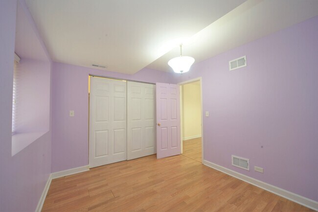 Building Photo - 2652 N Mont Clare Ave