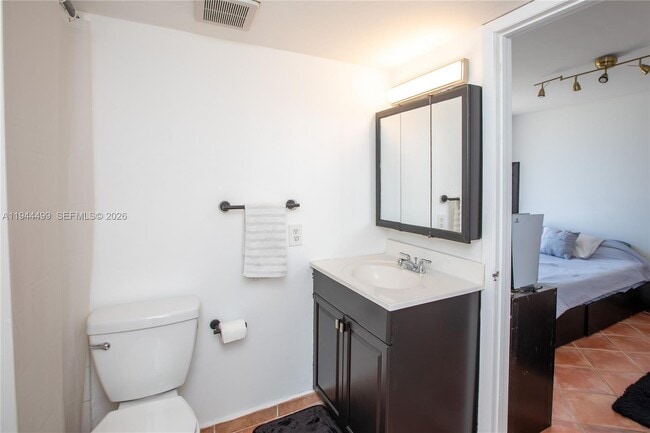 Building Photo - 1801 S Treasure Dr