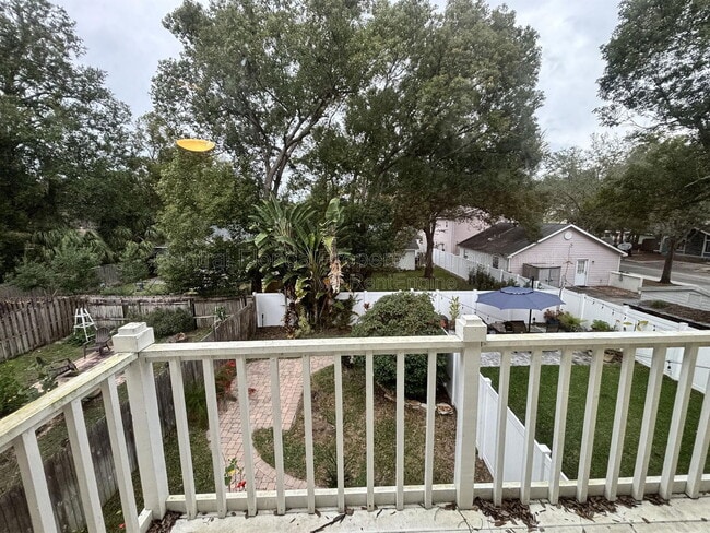 Building Photo - 1625 Park Lake St