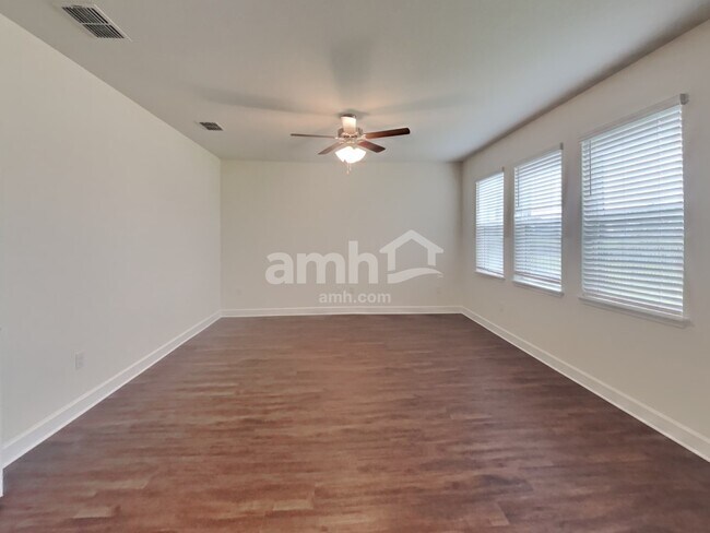 Building Photo - 33955 Thyme Dr