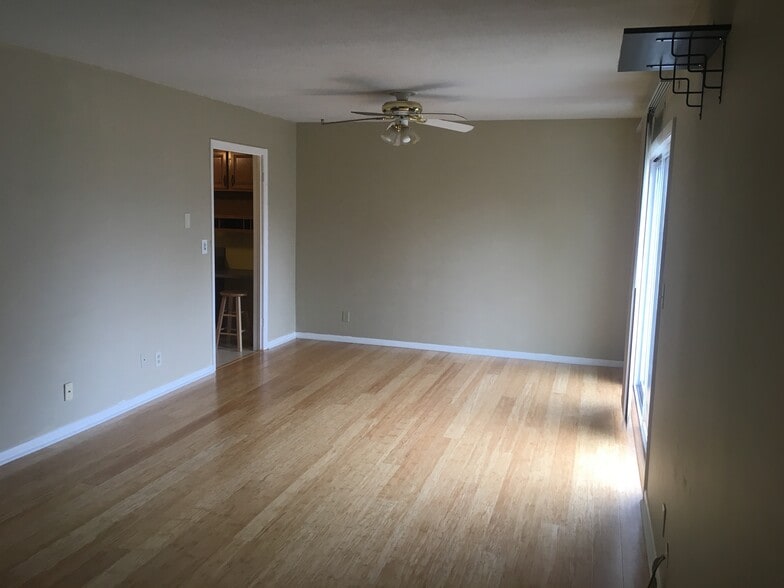 Building Photo - 280 Ledgewood Cir